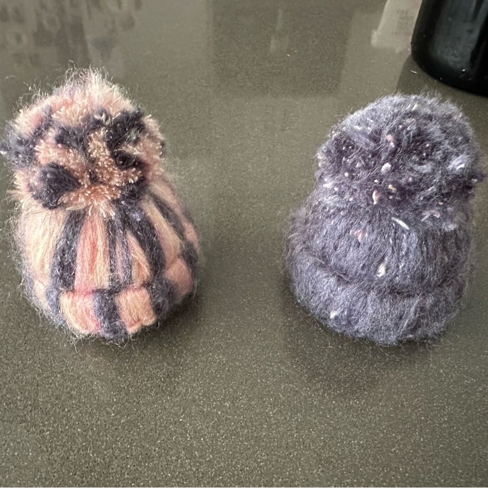 Mini decoration: Cozy Knit Beanie Set in Pink and Gray